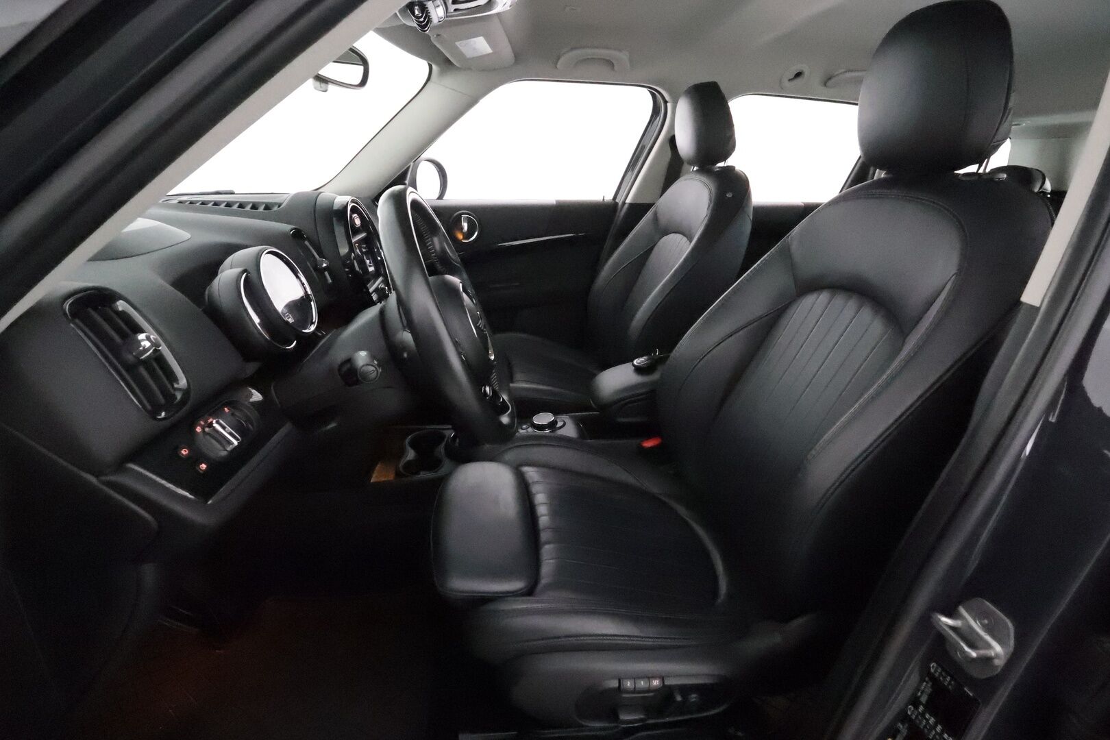 Mini Countryman 2019 Cooper SE ALL4 Maximise * Adapt vak. / HUD / Harman/Kardon / LED-valot / P.Kamera / Sporttipenkki Muistilla / Navi / Keyless * - Suomi-auto / 2x Vanteet / Huippu varusteltu! / - HULLUT AVAJAISHULINAT KORKOTARJOUS 3,29 %