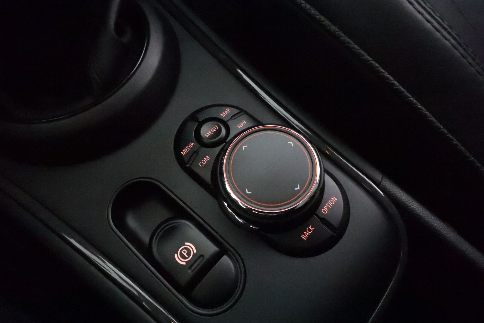 Mini Countryman 2019 Cooper SE ALL4 Maximise **Harman/Kardon / ACC / LED-valot / P.Kamera / Sporttipenkki Muistilla / Navi / Keyless** - 2x Latauskaapelit / Kahdet Renkaat