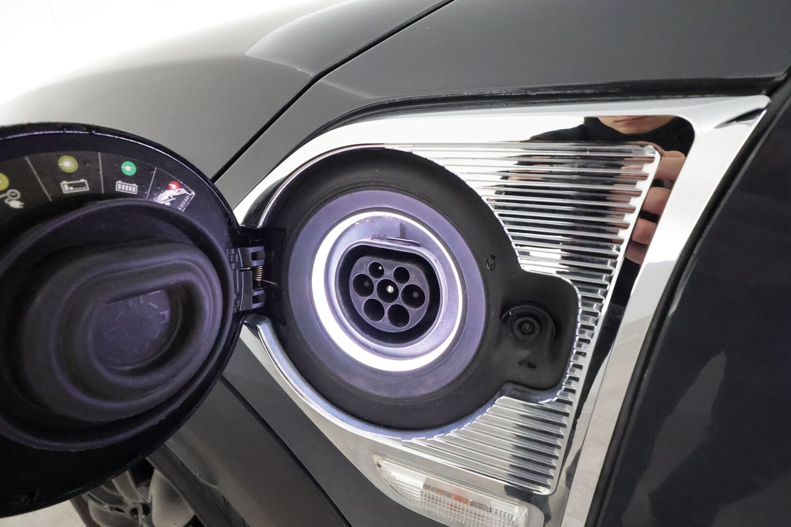 Mini Countryman 2019 Cooper SE ALL4 Maximise **Harman/Kardon / ACC / LED-valot / P.Kamera / Sporttipenkki Muistilla / Navi / Keyless** - 2x Latauskaapelit / Kahdet Renkaat