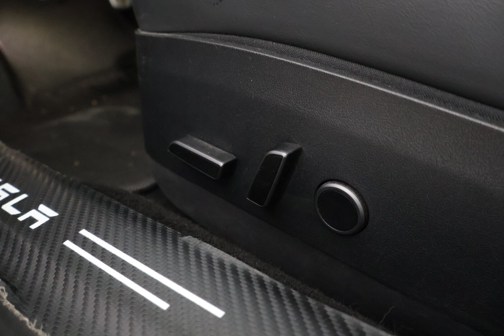 Tesla Model 3 2021 Long Range Refresh AWD * ILP / Acceleration Boost / Sähk, Takaluukku / Adapt. Vakkari / 2x Vanteet / Hifit * - Lämpöpumppu / Digimittaristo / Acceleration Boost / ACC