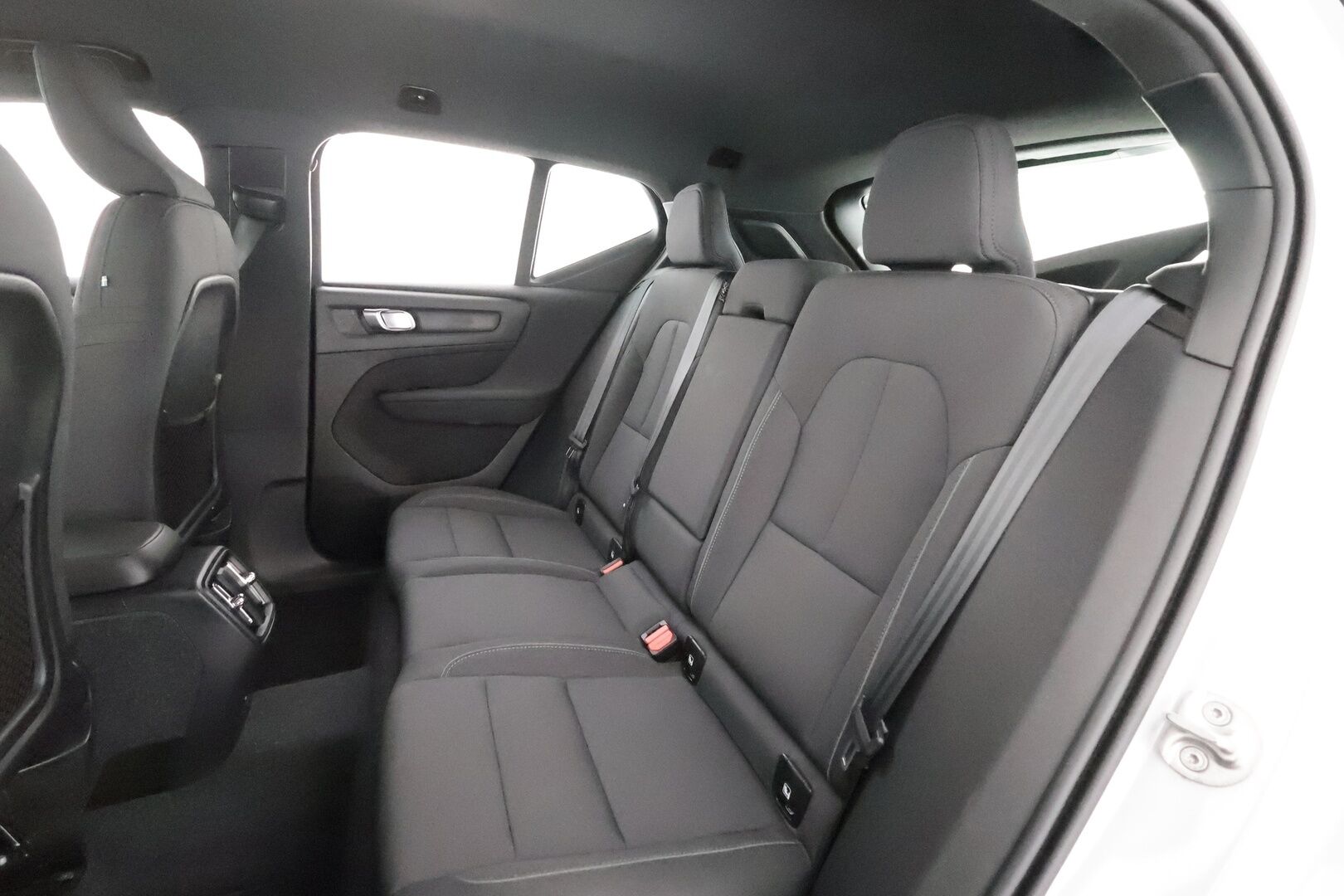 Volvo XC40 2022 Recharge Plus aut - | ACC | ILP | Koukku | Muistipenkki | Full-LED | Sporttipenkit | P.kamera | Pilot Assist | BLIS | CTA | 1-om suomiauto | 2x renkaat aluin | Merkkihuollot |
