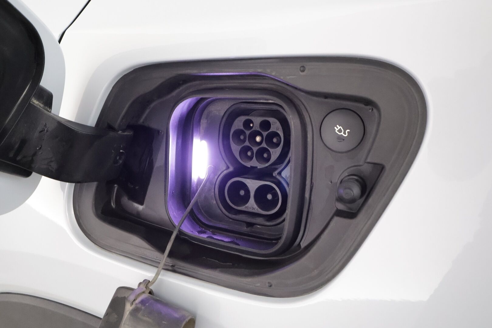 Volvo XC40 2022 Recharge Plus aut - | ACC | ILP | Koukku | Muistipenkki | Full-LED | Sporttipenkit | P.kamera | Pilot Assist | BLIS | CTA | 1-om suomiauto | 2x renkaat aluin | Merkkihuollot |