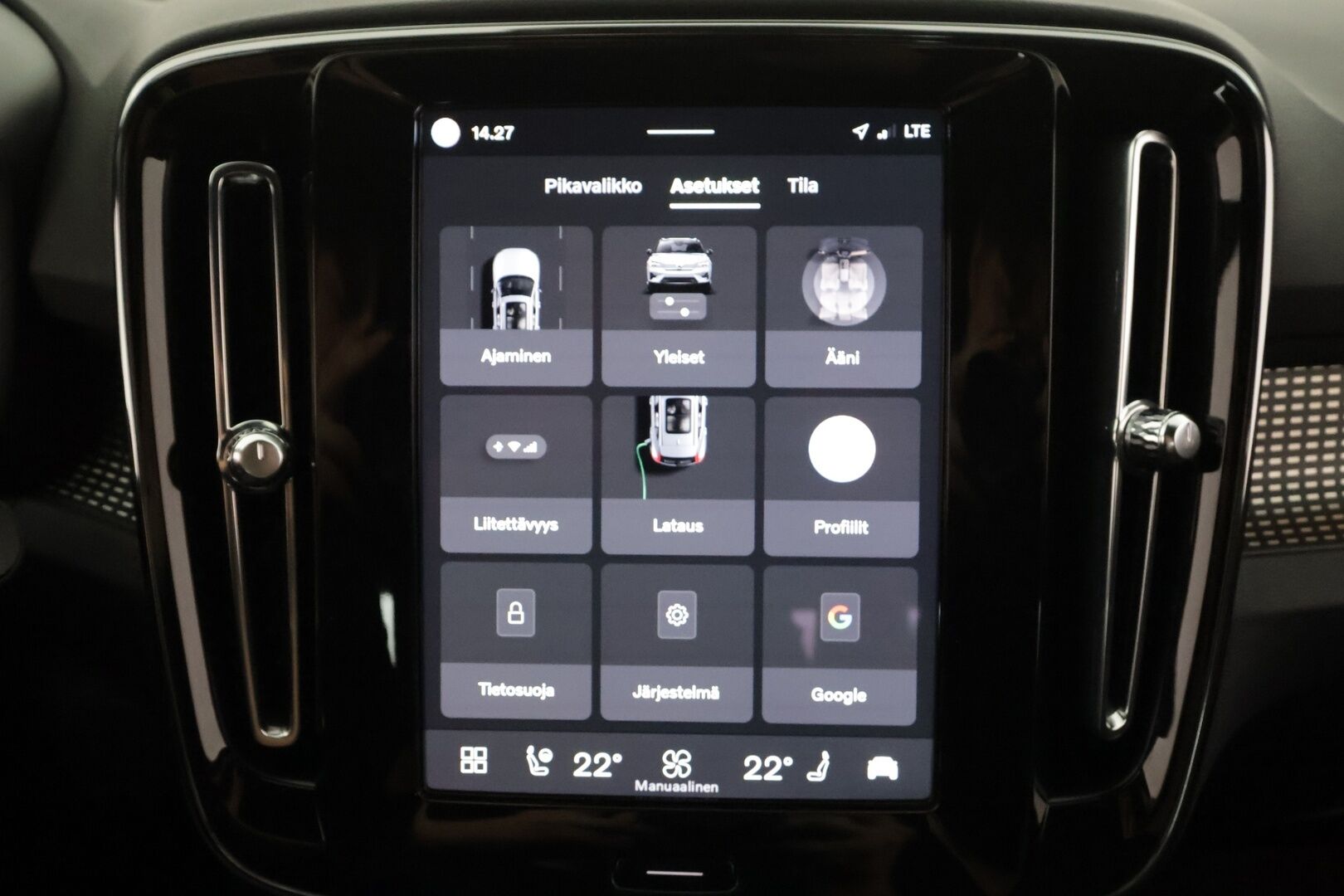 Volvo XC40 2022 Recharge Plus aut - | ACC | ILP | Koukku | Muistipenkki | Full-LED | Sporttipenkit | P.kamera | Pilot Assist | BLIS | CTA | 1-om suomiauto | 2x renkaat aluin | Merkkihuollot |