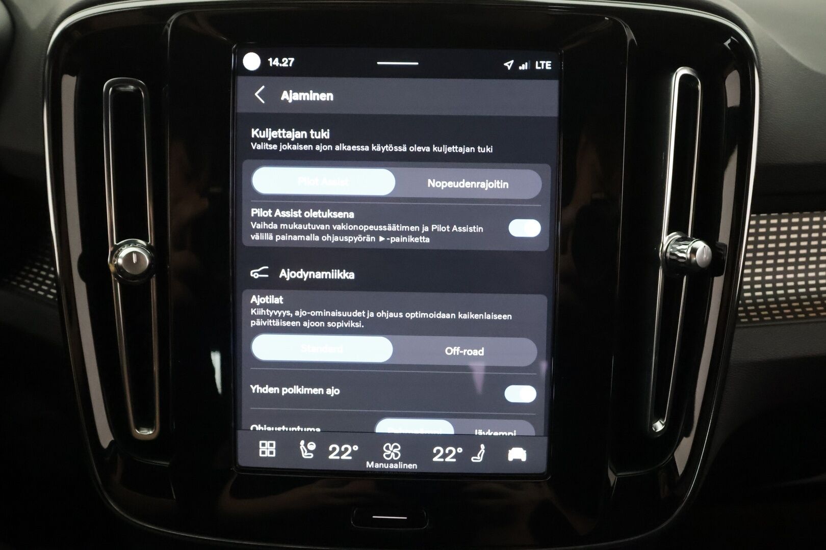Volvo XC40 2022 Recharge Plus aut - | ACC | ILP | Koukku | Muistipenkki | Full-LED | Sporttipenkit | P.kamera | Pilot Assist | BLIS | CTA | 1-om suomiauto | 2x renkaat aluin | Merkkihuollot |