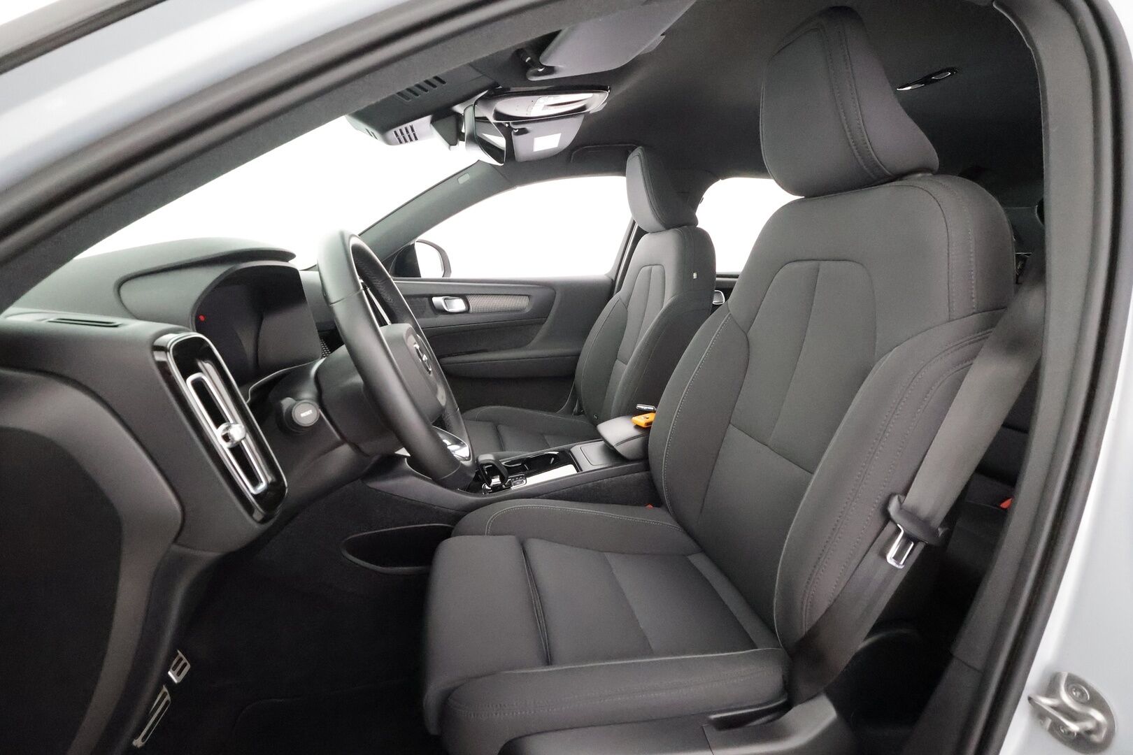 Volvo XC40 2022 Recharge Plus aut - | ACC | ILP | Koukku | Muistipenkki | Full-LED | Sporttipenkit | P.kamera | Pilot Assist | BLIS | CTA | 1-om suomiauto | 2x renkaat aluin | Merkkihuollot |