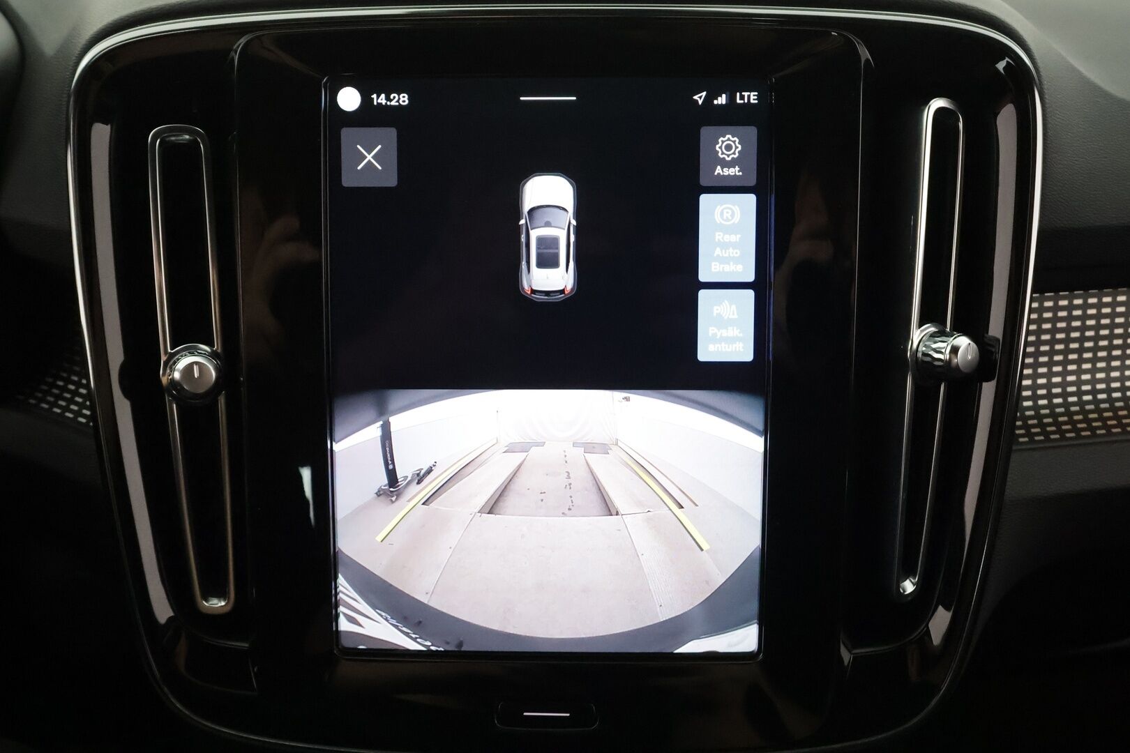 Volvo XC40 2022 Recharge Plus aut - | ACC | ILP | Koukku | Muistipenkki | Full-LED | Sporttipenkit | P.kamera | Pilot Assist | BLIS | CTA | 1-om suomiauto | 2x renkaat aluin | Merkkihuollot |