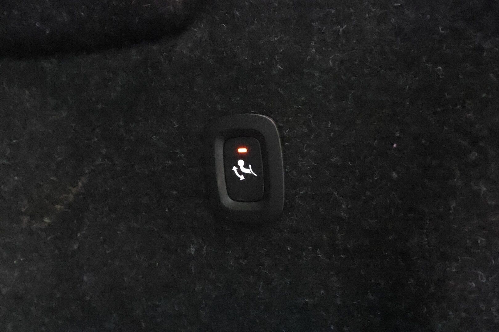 Volvo XC40 2022 Recharge Plus aut - | ACC | ILP | Koukku | Muistipenkki | Full-LED | Sporttipenkit | P.kamera | Pilot Assist | BLIS | CTA | 1-om suomiauto | 2x renkaat aluin | Merkkihuollot |