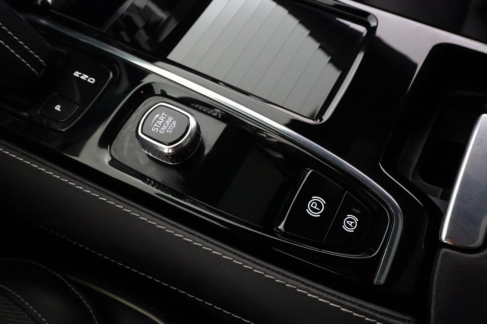 Volvo V60 2022 T8 AWD Long Range Polestar Engineered Edition aut * Pilot assist / Webasto / Koukku / Panorama / B&W / Muistipenkki * - 1.Om Suomi-auto / Merkkihuollettu / 2x Lataus 