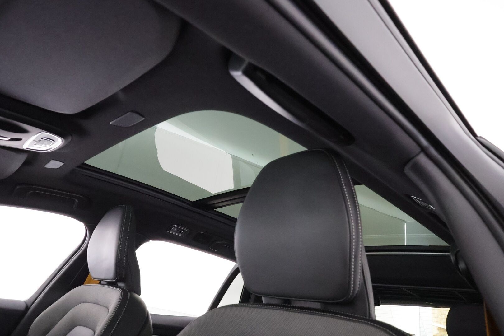 Volvo V60 2022 T8 AWD Long Range Polestar Engineered Edition aut * Pilot assist / Webasto / Koukku / Panorama / B&W / Muistipenkki * - 1.Om Suomi-auto / Merkkihuollettu / 2x Lataus 