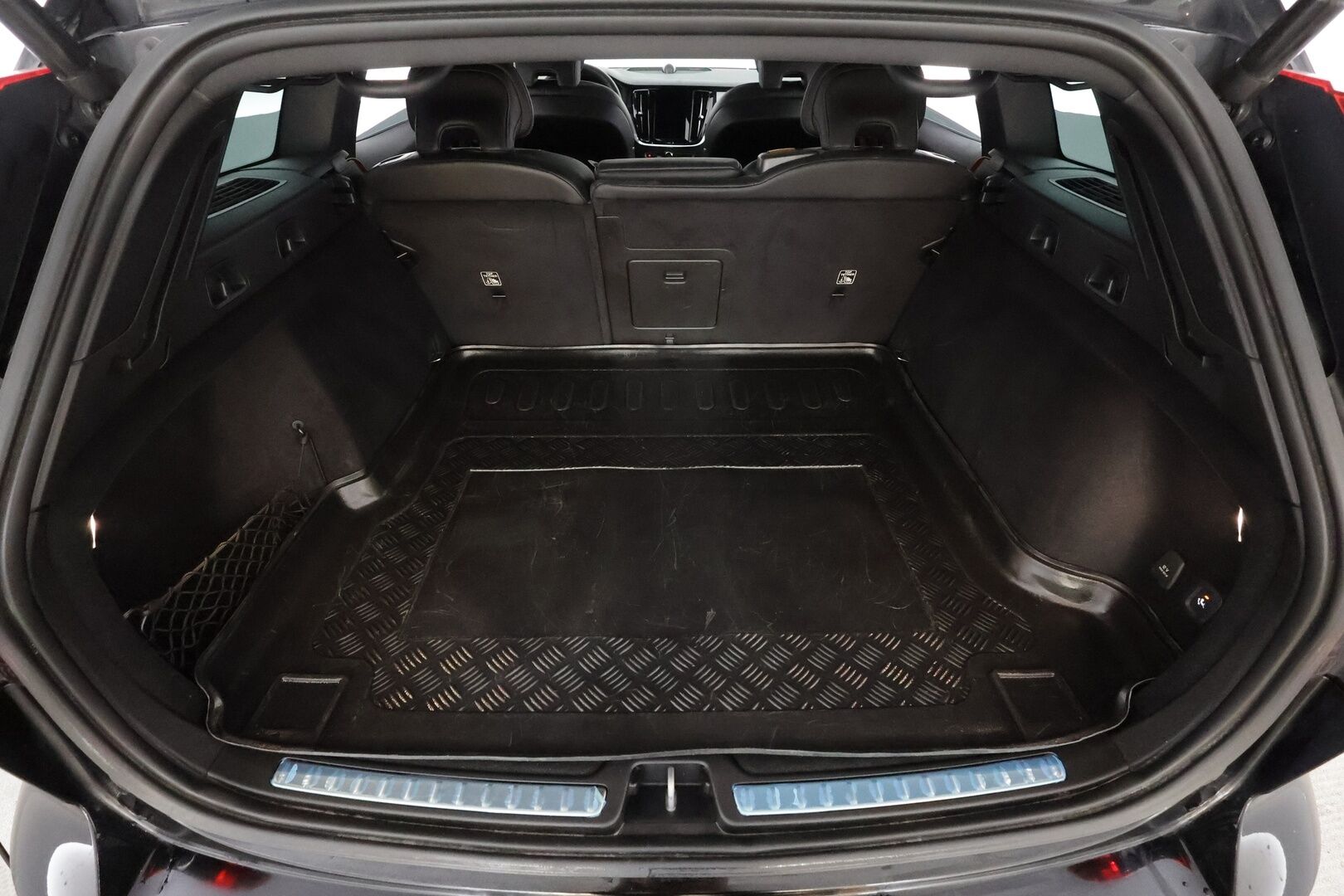 Volvo V60 2022 T8 AWD Long Range Polestar Engineered Edition aut * Pilot assist / Webasto / Koukku / Panorama / B&W / Muistipenkki * - 1.Om Suomi-auto / Merkkihuollettu / 2x Lataus 