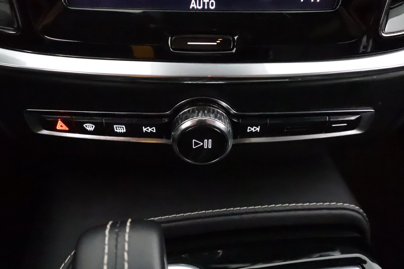 Volvo V60 2022 T8 AWD Long Range Polestar Engineered Edition aut * Pilot assist / Webasto / Koukku / Panorama / B&W / Muistipenkki * - 1.Om Suomi-auto / Merkkihuollettu / 2x Lataus 