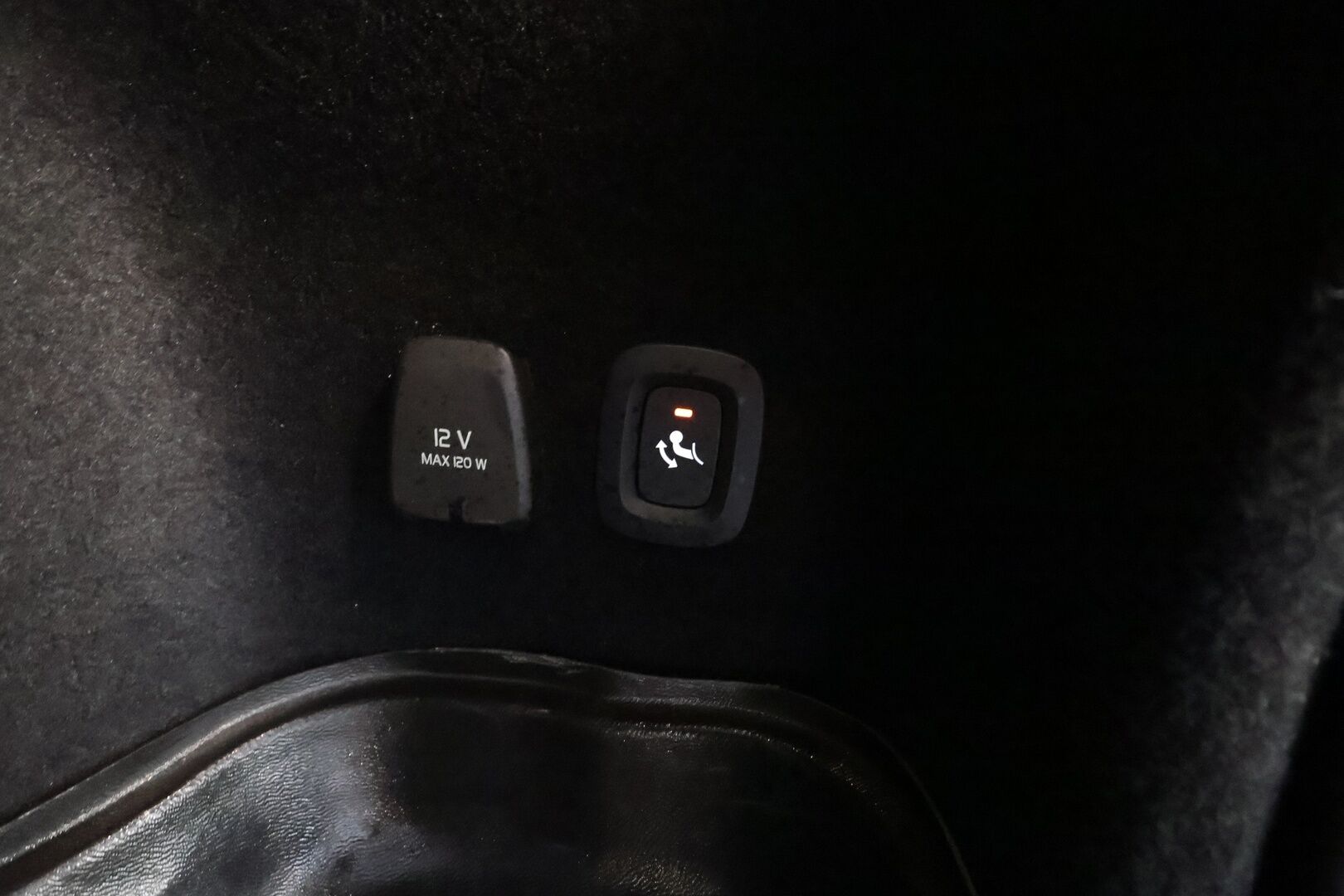 Volvo V60 2022 T8 AWD Long Range Polestar Engineered Edition aut * Pilot assist / Webasto / Koukku / Panorama / B&W / Muistipenkki * - 1.Om Suomi-auto / Merkkihuollettu / 2x Lataus 