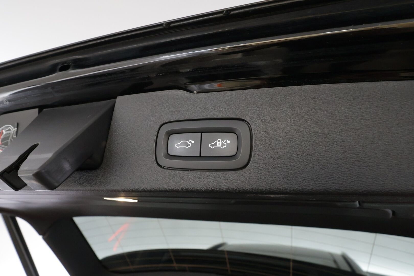 Volvo V60 2022 T8 AWD Long Range Polestar Engineered Edition aut * Pilot assist / Webasto / Koukku / Panorama / B&W / Muistipenkki * - 1.Om Suomi-auto / Merkkihuollettu / 2x Lataus 