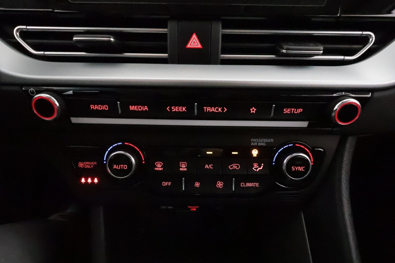 Kia Niro 2022 1,6 GDI Hybrid Business Luxury DCT *1-Omisteinen / Kamera / Digimittaristo / Apple&Android / Ratinlämmitin* - 1.Om Suomi-auto / Kahdet renkaat aluvanteilla / Alvillinen / Metalliväri