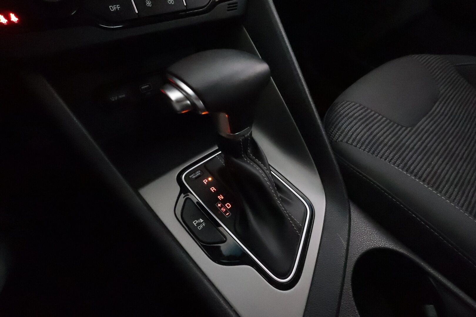 Kia Niro 2022 1,6 GDI Hybrid Business Luxury DCT *1-Omisteinen / Kamera / Digimittaristo / Apple&Android / Ratinlämmitin* - 1.Om Suomi-auto / Kahdet renkaat aluvanteilla / Alvillinen / Metalliväri