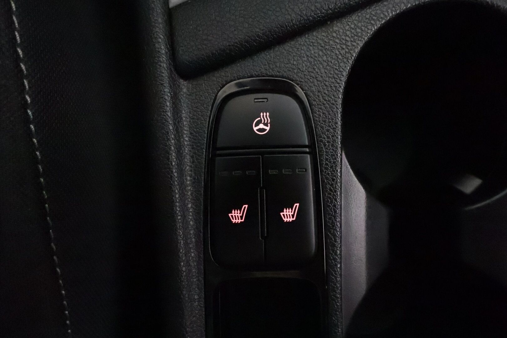 Kia Niro 2022 1,6 GDI Hybrid Business Luxury DCT *1-Omisteinen / Kamera / Digimittaristo / Apple&Android / Ratinlämmitin* - 1.Om Suomi-auto / Kahdet renkaat aluvanteilla / Alvillinen / Metalliväri