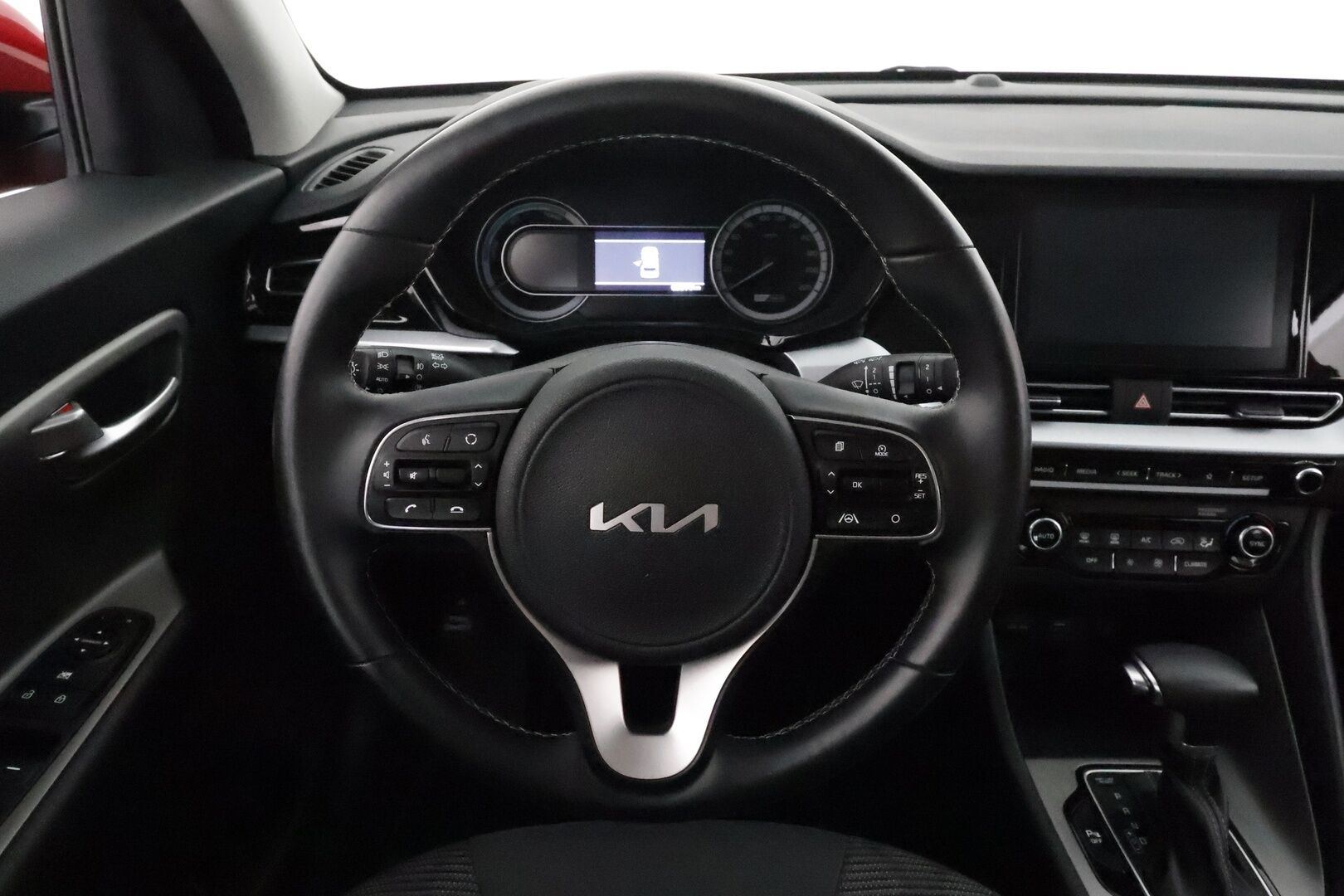 Kia Niro 2022 1,6 GDI Hybrid Business Luxury DCT *1-Omisteinen / Kamera / Digimittaristo / Apple&Android / Ratinlämmitin* - 1.Om Suomi-auto / Kahdet renkaat aluvanteilla / Alvillinen / Metalliväri