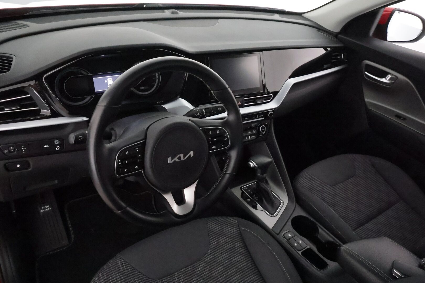 Kia Niro 2022 1,6 GDI Hybrid Business Luxury DCT *1-Omisteinen / Kamera / Digimittaristo / Apple&Android / Ratinlämmitin* - 1.Om Suomi-auto / Kahdet renkaat aluvanteilla / Alvillinen / Metalliväri