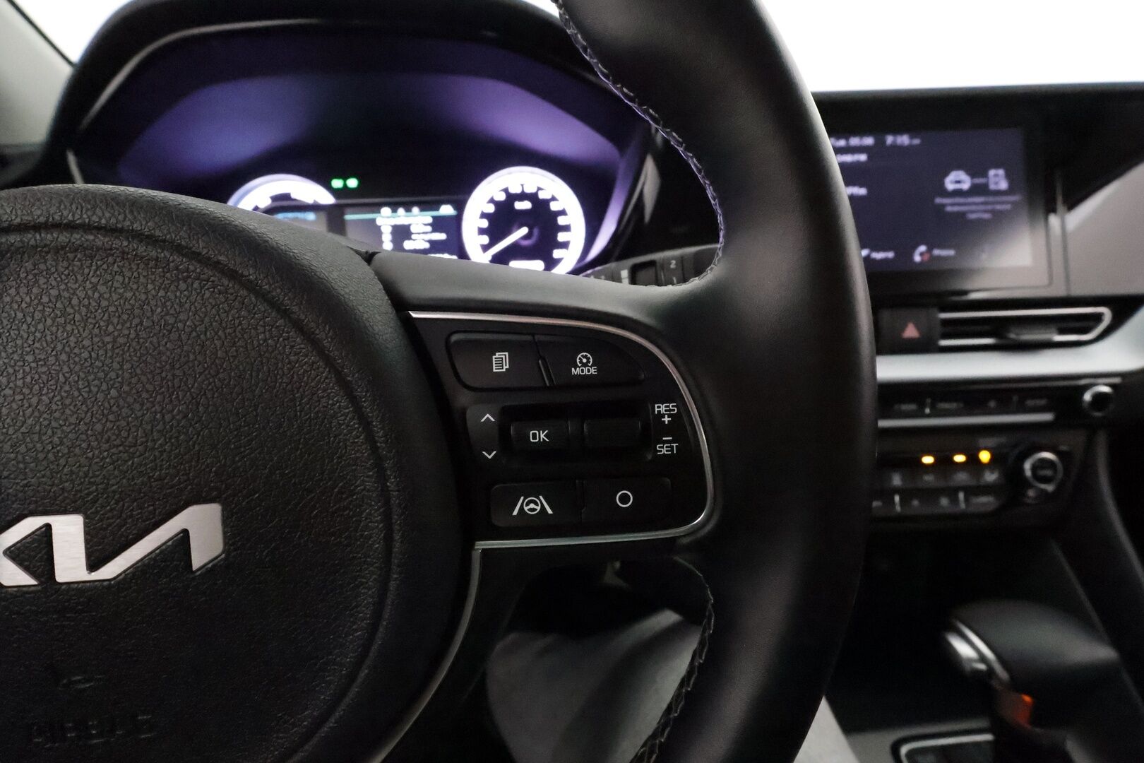 Kia Niro 2022 1,6 GDI Hybrid Business Luxury DCT *1-Omisteinen / Kamera / Digimittaristo / Apple&Android / Ratinlämmitin* - 1.Om Suomi-auto / Kahdet renkaat aluvanteilla / Alvillinen / Metalliväri
