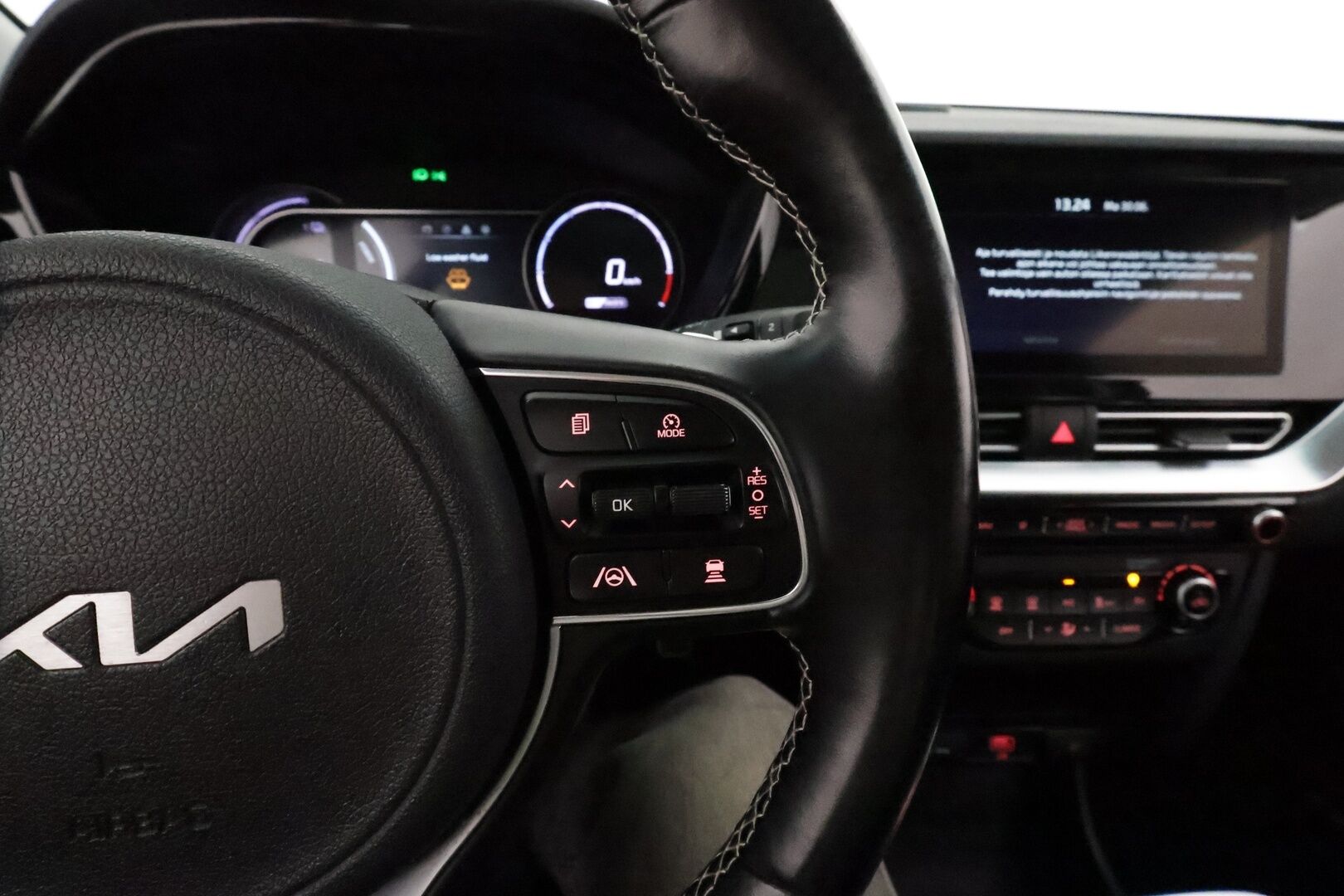 Kia Niro 2022 Business Luxury 204 hv **Lasikattoluukku / Adapt.Vakkari / LED-valot / P.kamera / JBL / Ilmastoitu Muistipenkki / Navi** - 1-om Suomi-auto / Kahdet Renkaat