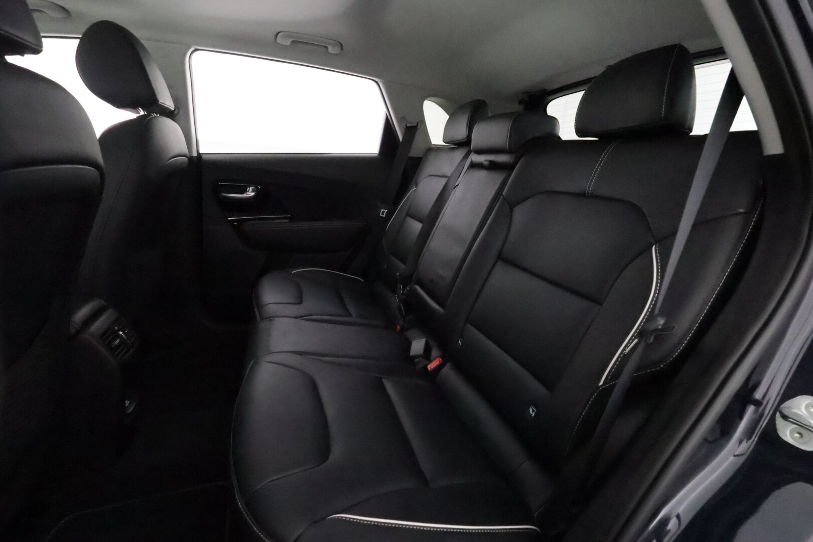 Kia Niro 2022 Business Luxury 204 hv **Lasikattoluukku / Adapt.Vakkari / LED-valot / P.kamera / JBL / Ilmastoitu Muistipenkki / Navi** - 1-om Suomi-auto / Kahdet Renkaat