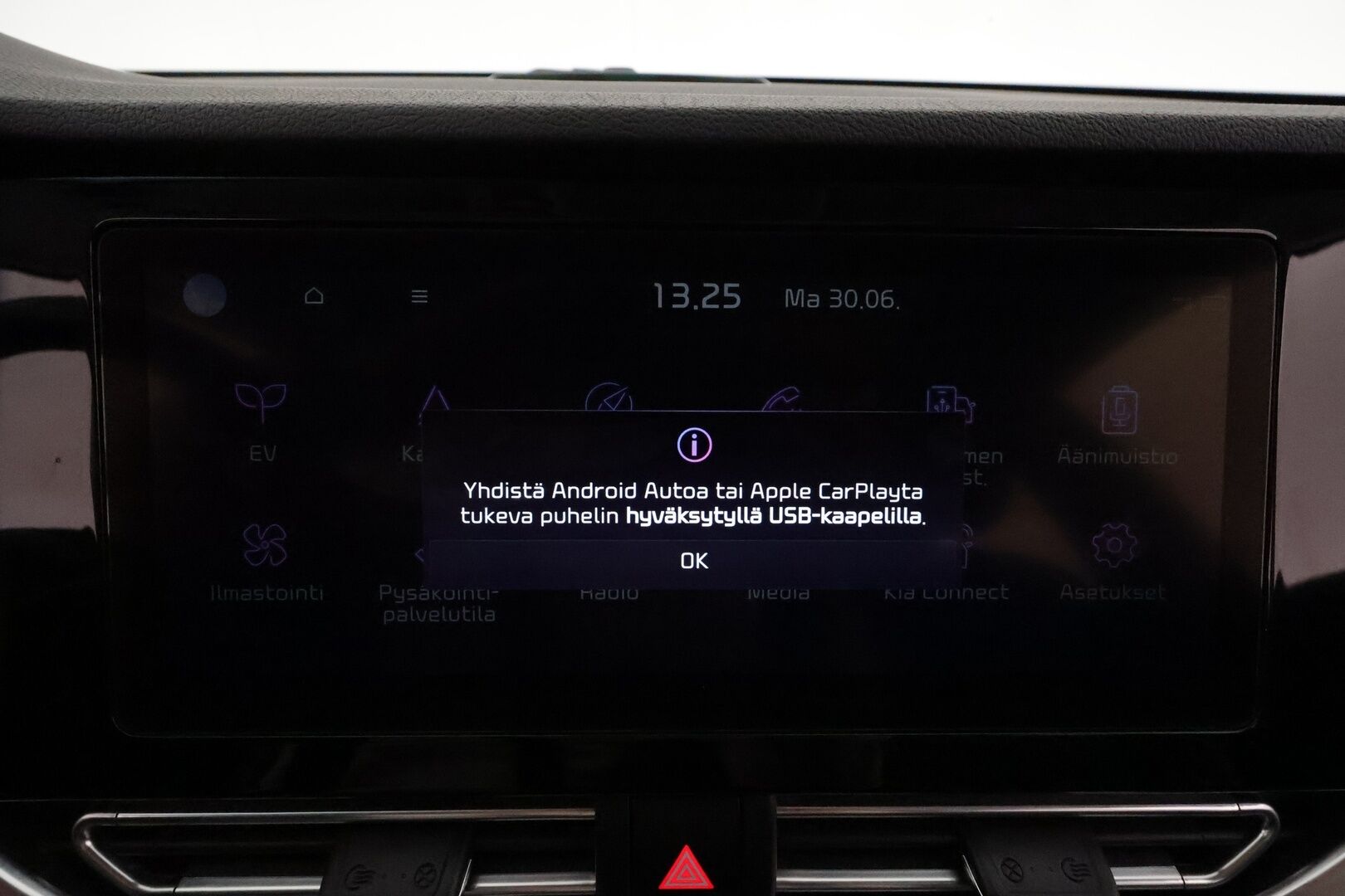 Kia Niro 2022 Business Luxury 204 hv **Lasikattoluukku / Adapt.Vakkari / LED-valot / P.kamera / JBL / Ilmastoitu Muistipenkki / Navi** - 1-om Suomi-auto / Kahdet Renkaat