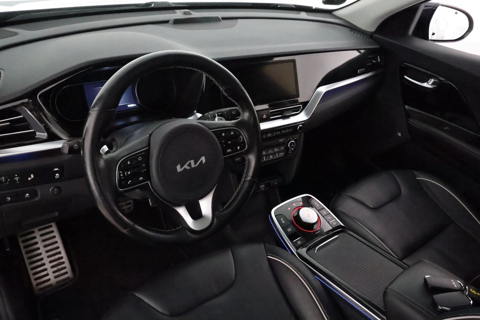 Kia Niro 2022 Business Luxury 204 hv **Lasikattoluukku / Adapt.Vakkari / LED-valot / P.kamera / JBL / Ilmastoitu Muistipenkki / Navi** - 1-om Suomi-auto / Kahdet Renkaat