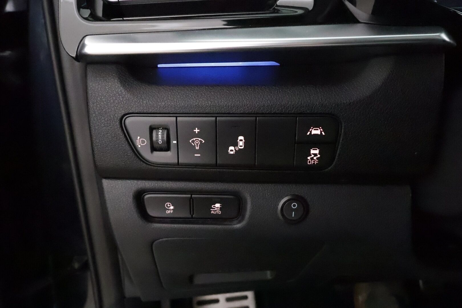 Kia Niro 2022 Business Luxury 204 hv **Lasikattoluukku / Adapt.Vakkari / LED-valot / P.kamera / JBL / Ilmastoitu Muistipenkki / Navi** - 1-om Suomi-auto / Kahdet Renkaat