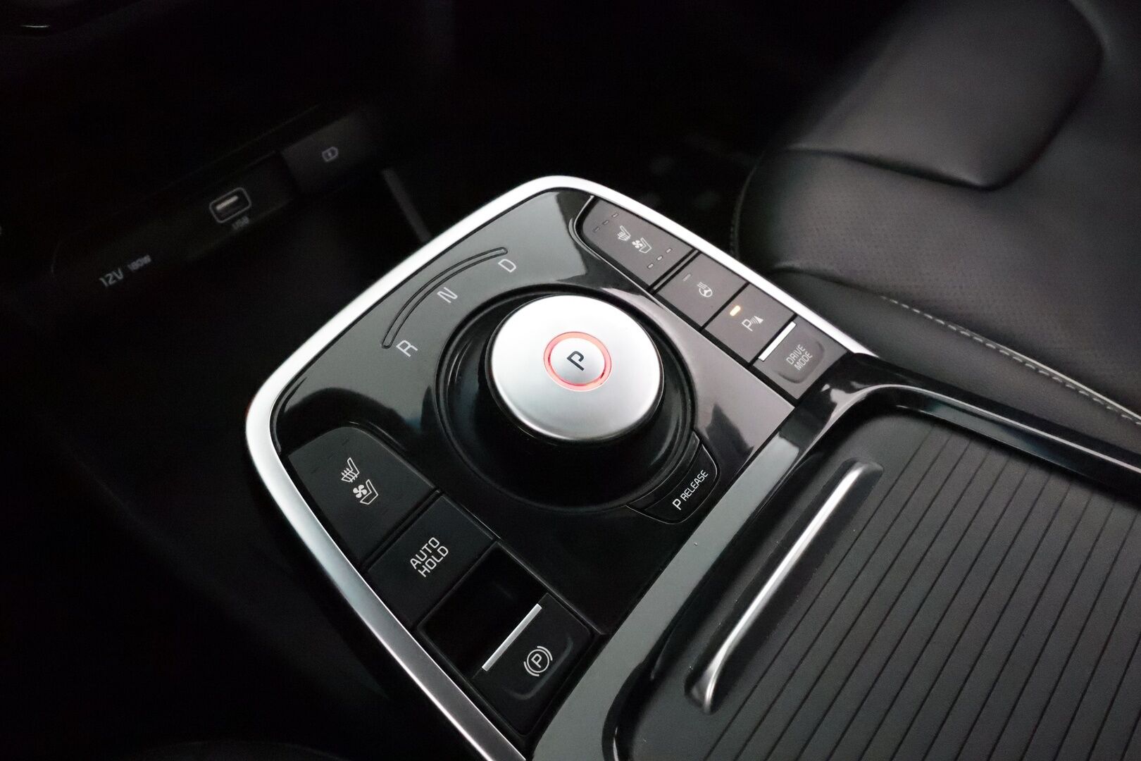 Kia Niro 2022 Business Luxury 64,8 kWh 204 hv **Adapt.vakkari / Lämpöpumppu / JBL / Ilmastoidut penkit / Lasikattoluukku** - 1.om Suomi-auto / Merkkihuollettu / Akku kuntotarkastettu! / Kahdet renkaat aluvanteilla / Digimittaristo / Muistipenkki / Mustat nahat