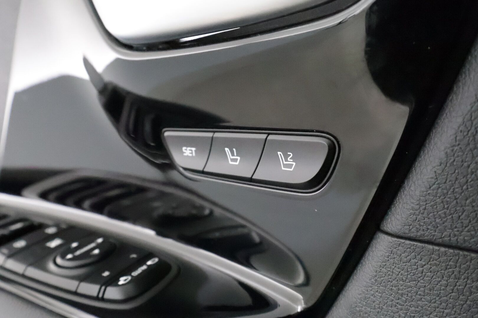 Kia Niro 2022 Business Luxury 64,8 kWh 204 hv **Adapt.vakkari / Lämpöpumppu / JBL / Ilmastoidut penkit / Lasikattoluukku** - 1.om Suomi-auto / Merkkihuollettu / Akku kuntotarkastettu! / Kahdet renkaat aluvanteilla / Digimittaristo / Muistipenkki / Mustat nahat