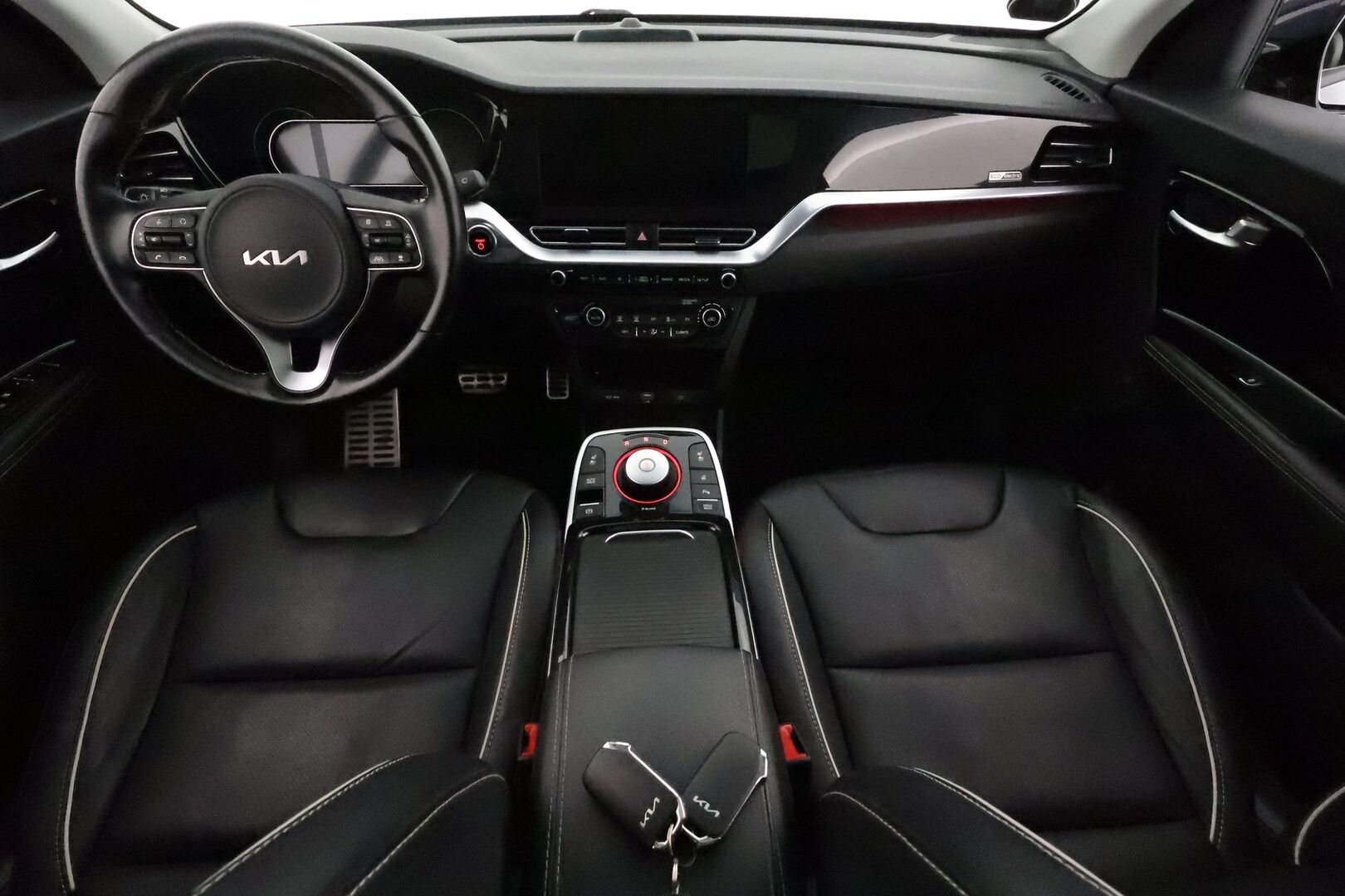 Kia Niro 2022 Business Luxury 64,8 kWh 204 hv **Adapt.vakkari / Lämpöpumppu / JBL / Ilmastoidut penkit / Lasikattoluukku** - 1.om Suomi-auto / Merkkihuollettu / Akku kuntotarkastettu! / Kahdet renkaat aluvanteilla / Digimittaristo / Muistipenkki / Mustat nahat