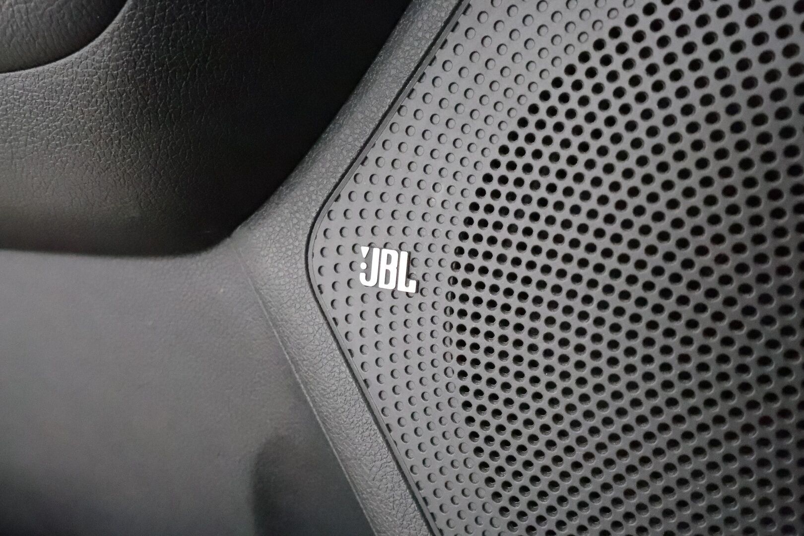 Kia Niro 2022 Business Luxury 64,8 kWh 204 hv **Adapt.vakkari / Lämpöpumppu / JBL / Ilmastoidut penkit / Lasikattoluukku** - 1.om Suomi-auto / Merkkihuollettu / Akku kuntotarkastettu! / Kahdet renkaat aluvanteilla / Digimittaristo / Muistipenkki / Mustat nahat