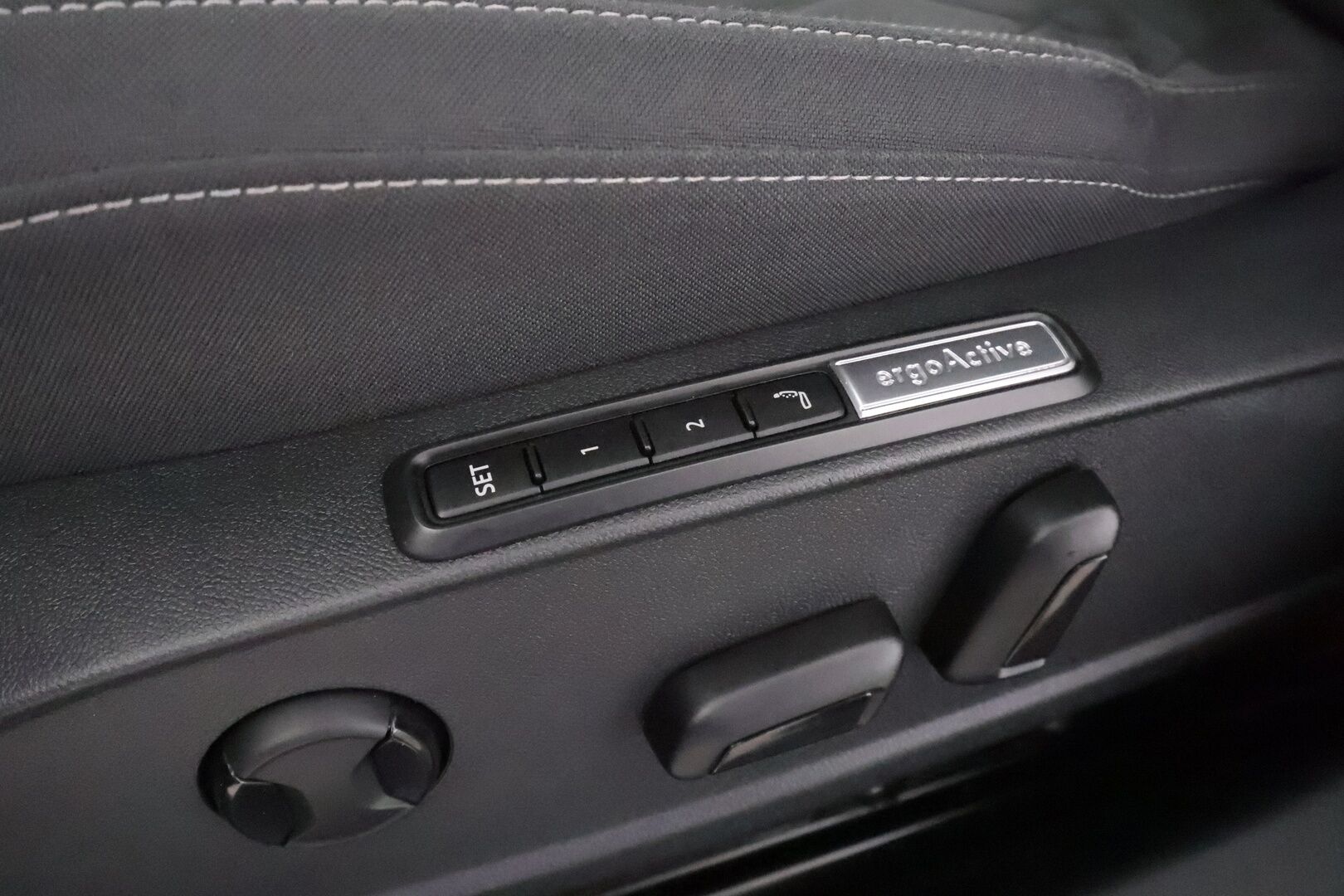 Volkswagen Golf 2022 Variant R-Line 1,5 eTSI 110 kW (MHEV) DSG-automaatti - | ACC | Webasto | Koukku | IQ-Light | P-Kamera | Hierova muistipenkki | Ratinlämmitys | Apple&Android | Suomi-auto | Kahdet Renkaat |
