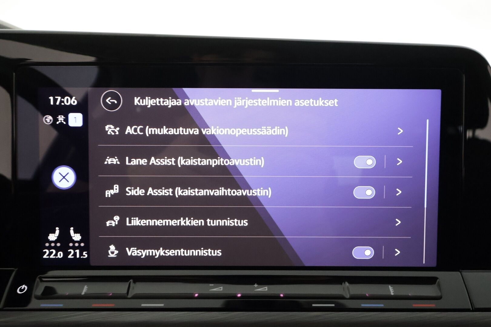 Volkswagen Golf 2022 Variant R-Line 1,5 eTSI 110 kW (MHEV) DSG-automaatti - | ACC | Webasto | Koukku | IQ-Light | P-Kamera | Hierova muistipenkki | Ratinlämmitys | Apple&Android | Suomi-auto | Kahdet Renkaat |
