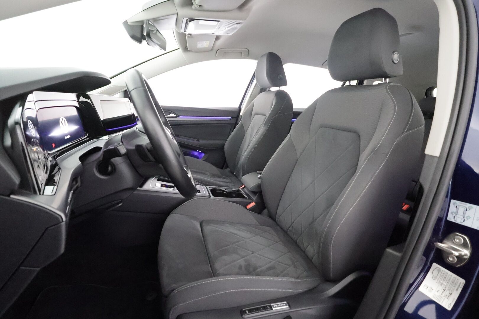 Volkswagen Golf 2022 Variant R-Line 1,5 eTSI 110 kW (MHEV) DSG-automaatti - | ACC | Webasto | Koukku | IQ-Light | P-Kamera | Hierova muistipenkki | Ratinlämmitys | Apple&Android | Suomi-auto | Kahdet Renkaat |