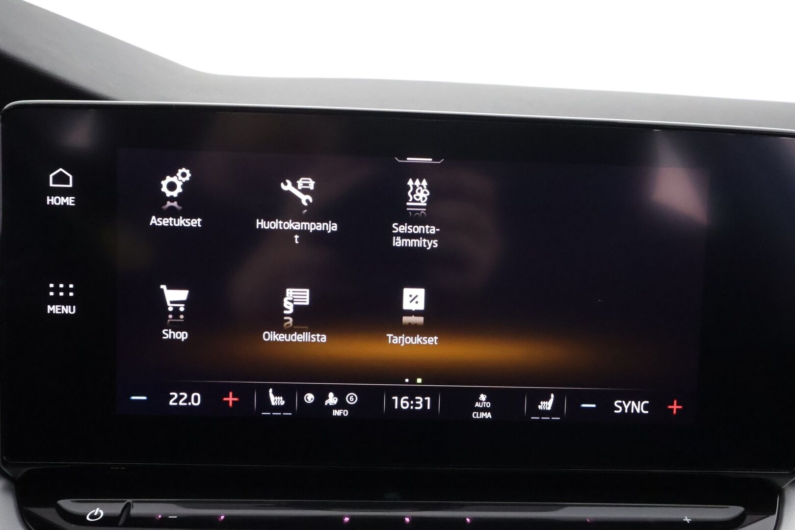 Skoda Octavia 2023 Combi 1.5 TSI Style eTEC DSG * Koukku / ACC / Webasto / Matrix-LED /  P.Kamera / Smartlink / Keyless * - 1-om Suomi-auto / Kahdet renkaat aluvanteilla / Merkkihuollot