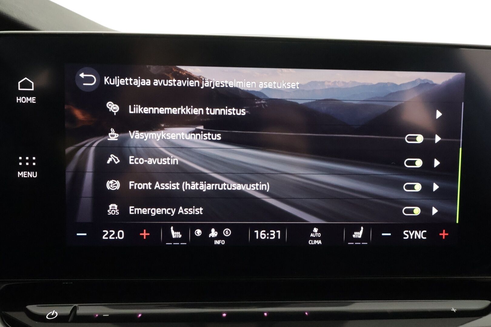 Skoda Octavia 2023 Combi 1.5 TSI Style eTEC DSG * Koukku / ACC / Webasto / Matrix-LED /  P.Kamera / Smartlink / Keyless * - 1-om Suomi-auto / Kahdet renkaat aluvanteilla / Merkkihuollot