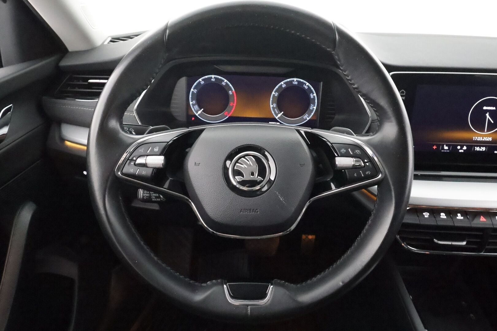 Skoda Octavia 2023 Combi 1.5 TSI Style eTEC DSG * Koukku / ACC / Webasto / Matrix-LED /  P.Kamera / Smartlink / Keyless * - 1-om Suomi-auto / Kahdet renkaat aluvanteilla / Merkkihuollot