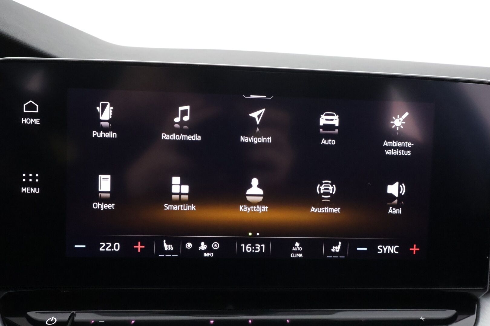 Skoda Octavia 2023 Combi 1.5 TSI Style eTEC DSG * Koukku / ACC / Webasto / Matrix-LED /  P.Kamera / Smartlink / Keyless * - 1-om Suomi-auto / Kahdet renkaat aluvanteilla / Merkkihuollot