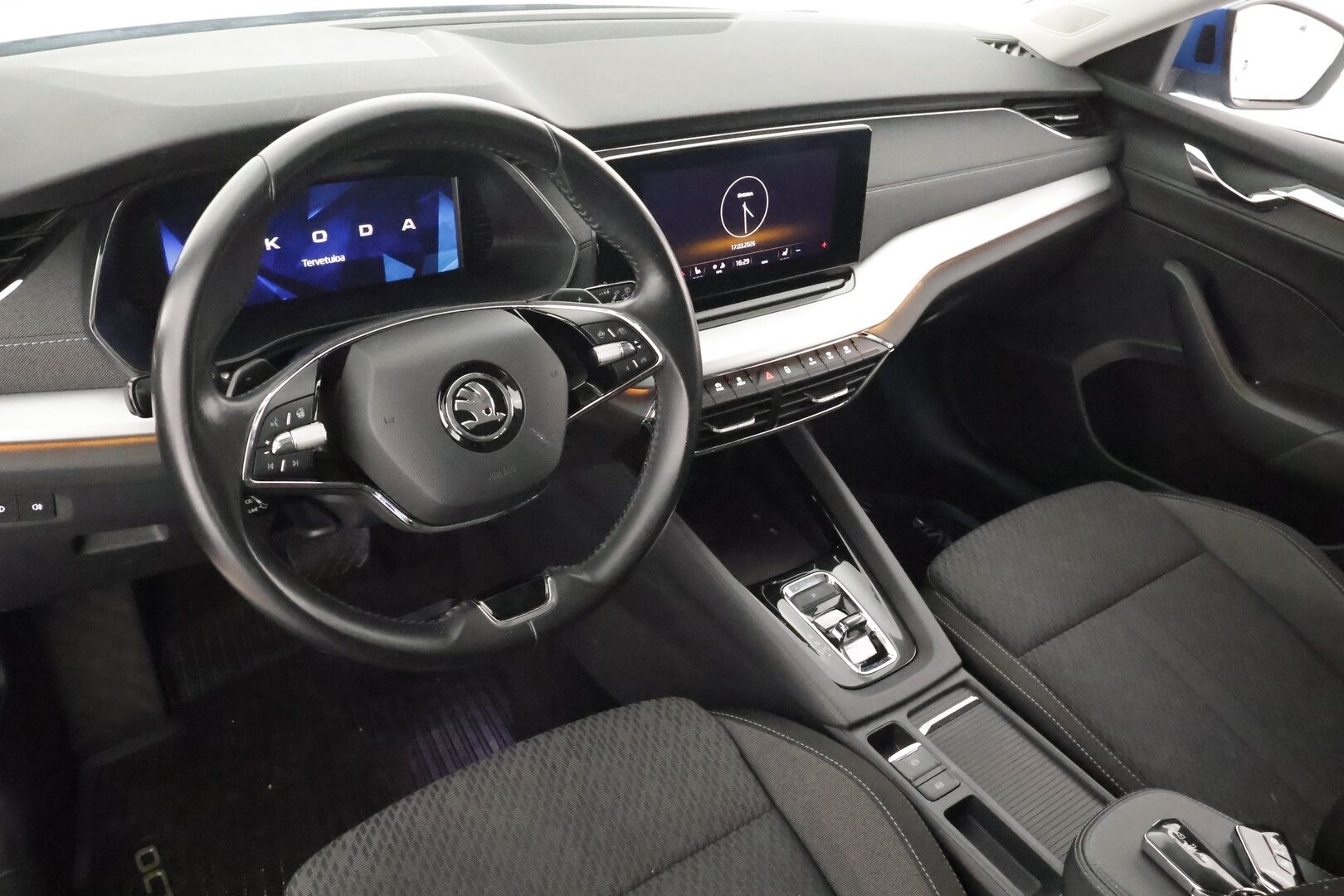 Skoda Octavia 2023 Combi 1.5 TSI Style eTEC DSG * Koukku / ACC / Webasto / Matrix-LED /  P.Kamera / Smartlink / Keyless * - 1-om Suomi-auto / Kahdet renkaat aluvanteilla / Merkkihuollot