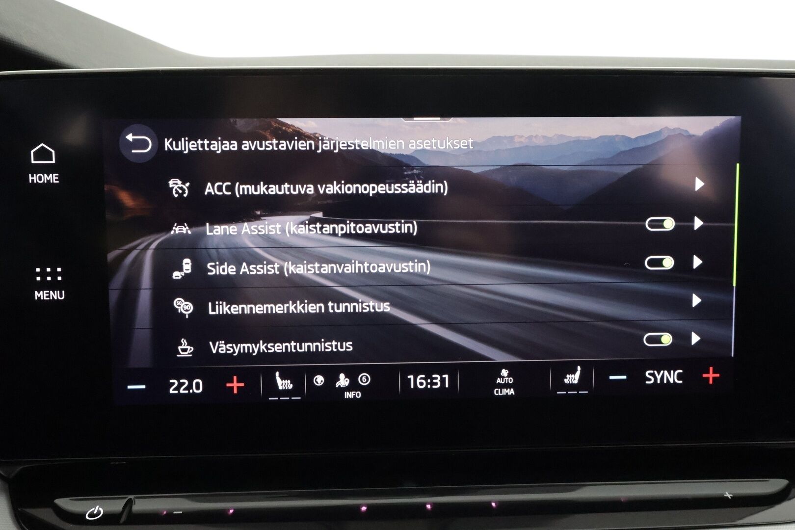 Skoda Octavia 2023 Combi 1.5 TSI Style eTEC DSG * Koukku / ACC / Webasto / Matrix-LED /  P.Kamera / Smartlink / Keyless * - 1-om Suomi-auto / Kahdet renkaat aluvanteilla / Merkkihuollot