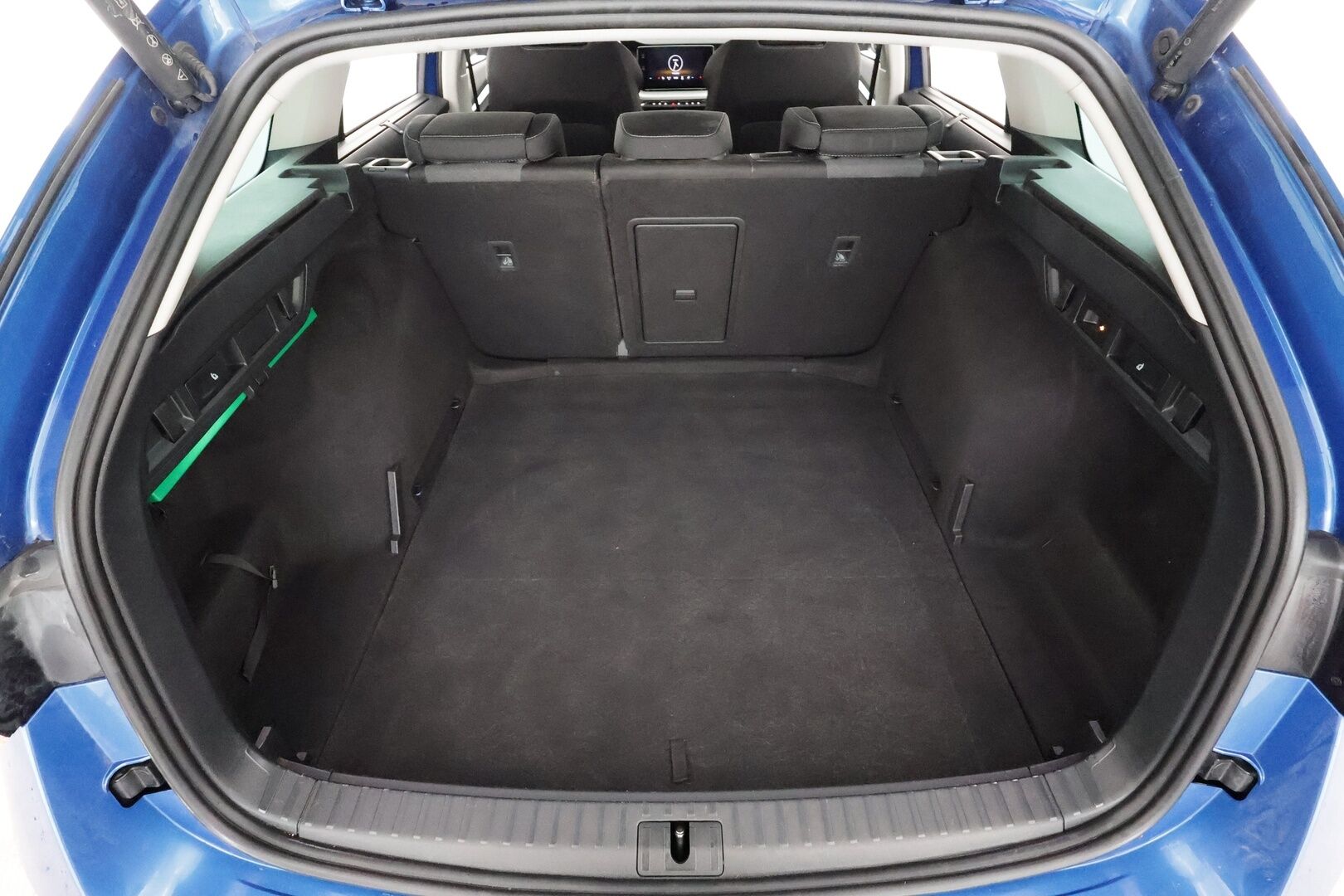 Skoda Octavia 2023 Combi 1.5 TSI Style eTEC DSG * Koukku / ACC / Webasto / Matrix-LED /  P.Kamera / Smartlink / Keyless * - 1-om Suomi-auto / Kahdet renkaat aluvanteilla / Merkkihuollot