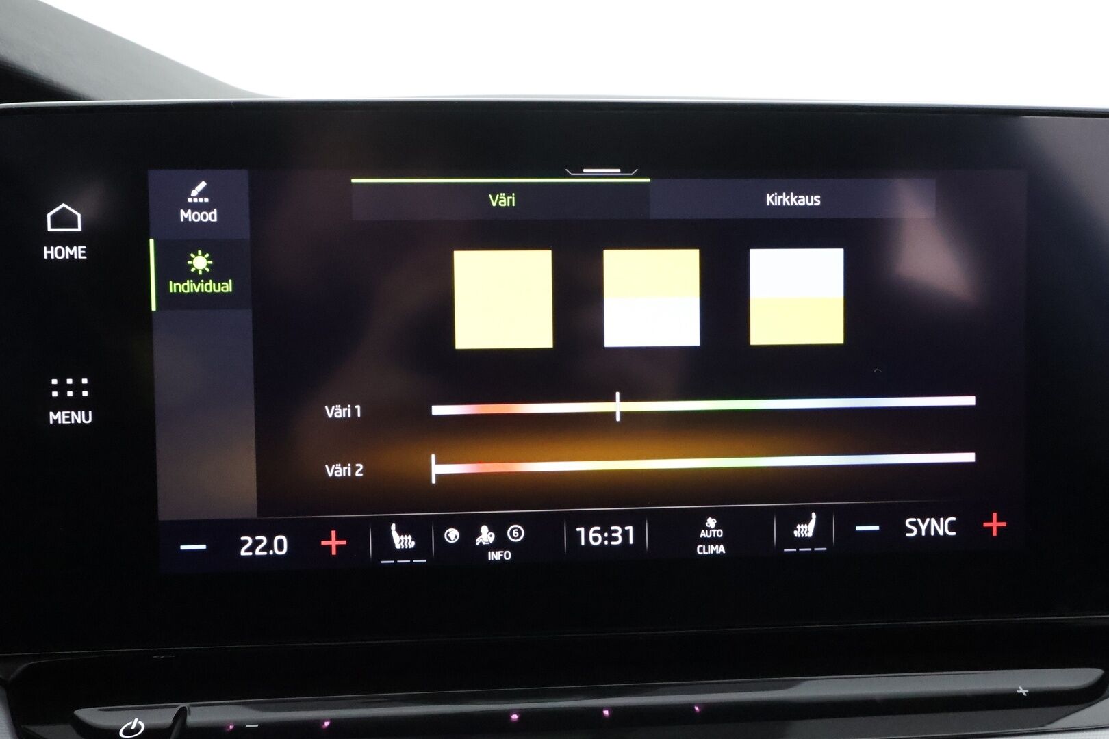 Skoda Octavia 2023 Combi 1.5 TSI Style eTEC DSG * Koukku / ACC / Webasto / Matrix-LED /  P.Kamera / Smartlink / Keyless * - 1-om Suomi-auto / Kahdet renkaat aluvanteilla / Merkkihuollot