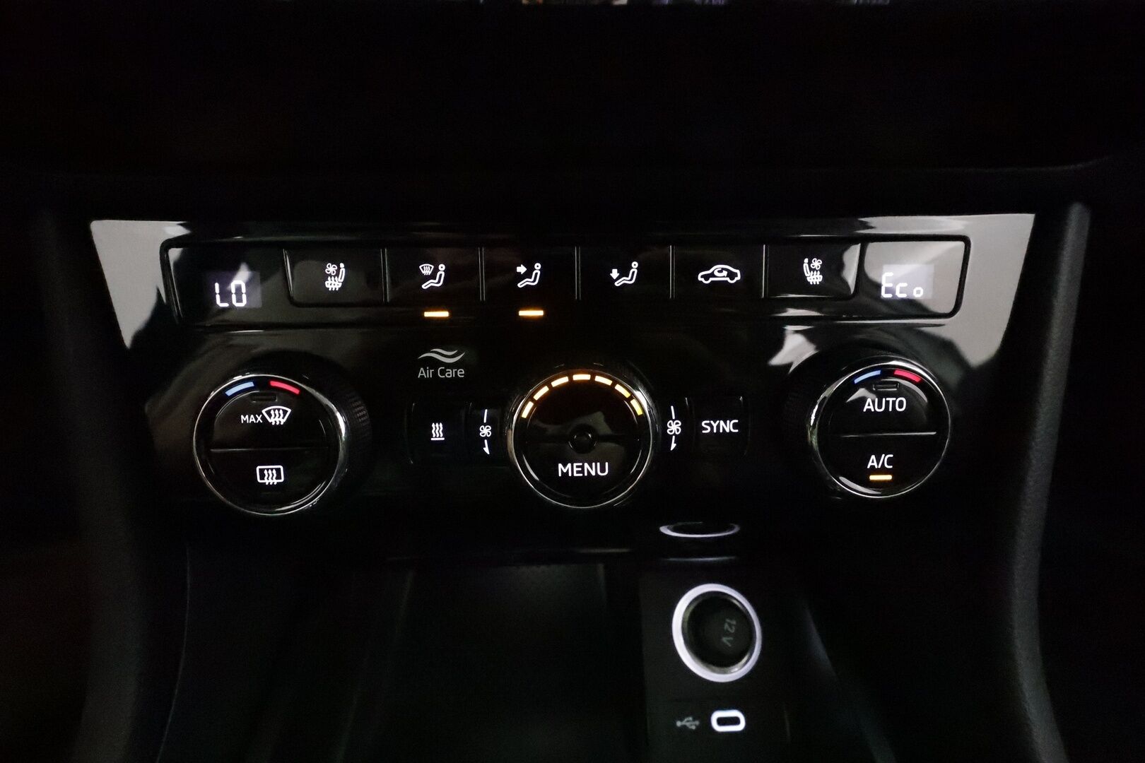 Skoda Superb 2020 Combi 1,4 TSI PHEV L&K iV DSG **Adapt.Vakkari / Matrix-LED / Canton / Ilmastoidut Muistipenkit / Webasto / Koukku** - Akku kuntotarkastettu / 2x Latauskaapelit / Kahdet Renkaat / Merkkihuollettu!