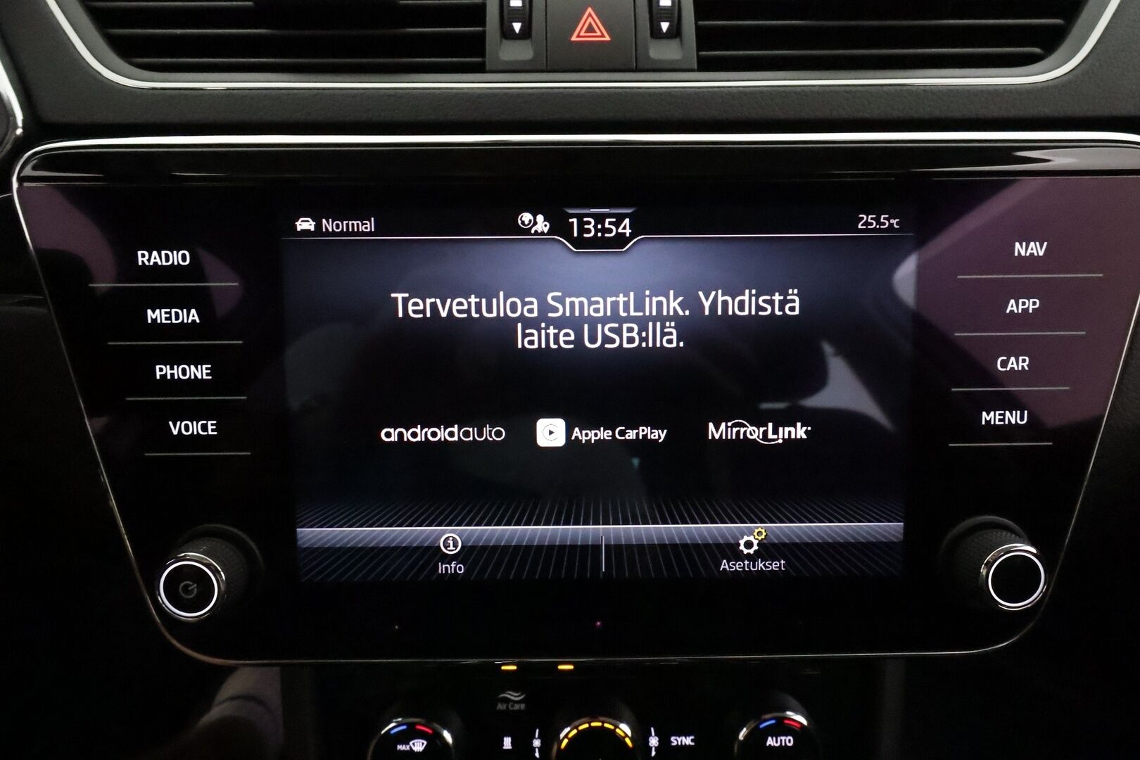 Skoda Superb 2020 Combi 1,4 TSI PHEV L&K iV DSG **Adapt.Vakkari / Matrix-LED / Canton / Ilmastoidut Muistipenkit / Webasto / Koukku** - Akku kuntotarkastettu / 2x Latauskaapelit / Kahdet Renkaat / Merkkihuollettu!