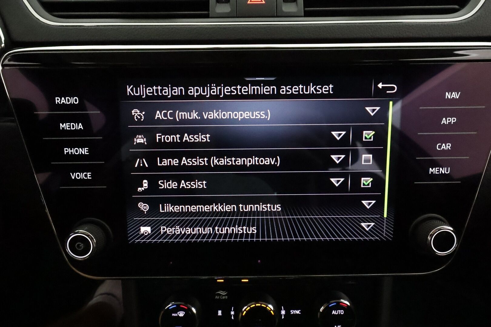 Skoda Superb 2020 Combi 1,4 TSI PHEV L&K iV DSG **Adapt.Vakkari / Matrix-LED / Canton / Ilmastoidut Muistipenkit / Webasto / Koukku** - Akku kuntotarkastettu / 2x Latauskaapelit / Kahdet Renkaat / Merkkihuollettu!