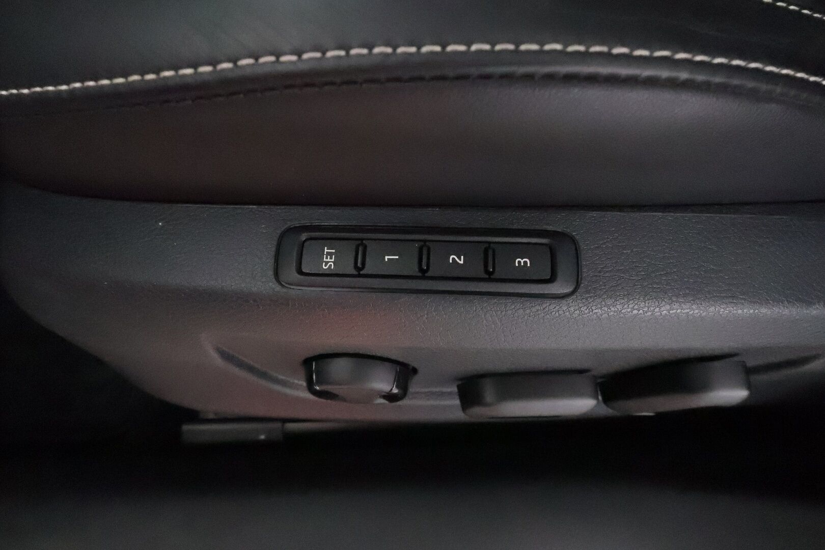 Skoda Superb 2020 Combi 1,4 TSI PHEV L&K iV DSG **Adapt.Vakkari / Matrix-LED / Canton / Ilmastoidut Muistipenkit / Webasto / Koukku** - Akku kuntotarkastettu / 2x Latauskaapelit / Kahdet Renkaat / Merkkihuollettu!