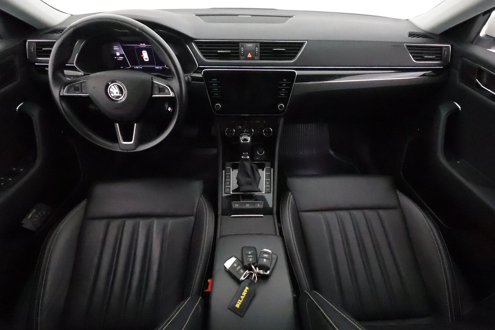 Skoda Superb 2020 Combi 1,4 TSI PHEV L&K iV DSG **Adapt.Vakkari / Matrix-LED / Canton / Ilmastoidut Muistipenkit / Webasto / Koukku** - Akku kuntotarkastettu / 2x Latauskaapelit / Kahdet Renkaat / Merkkihuollettu!