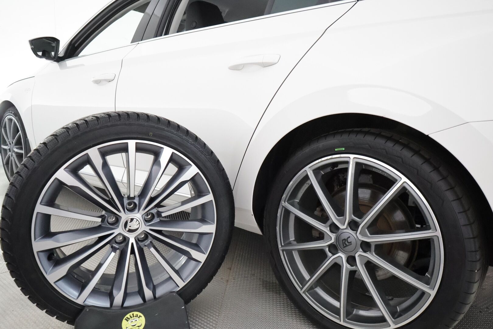 Skoda Superb 2020 Combi 1,4 TSI PHEV L&K iV DSG **Adapt.Vakkari / Matrix-LED / Canton / Ilmastoidut Muistipenkit / Webasto / Koukku** - Akku kuntotarkastettu / 2x Latauskaapelit / Kahdet Renkaat / Merkkihuollettu!