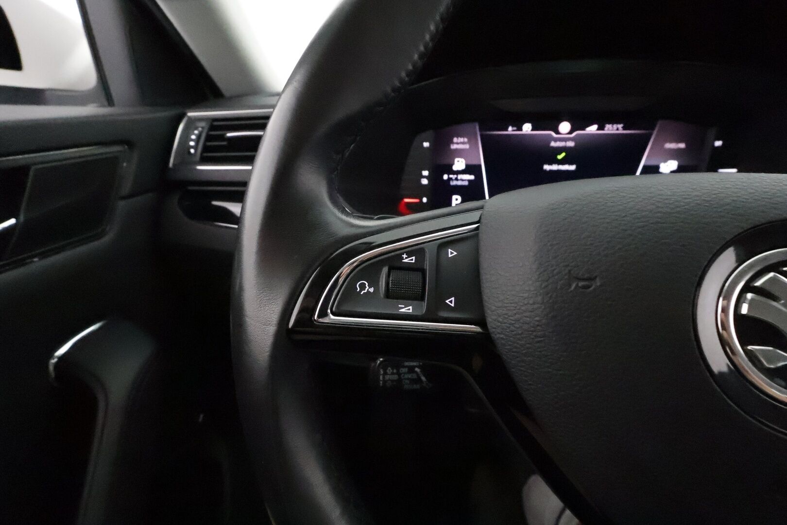 Skoda Superb 2020 Combi 1,4 TSI PHEV L&K iV DSG **Adapt.Vakkari / Matrix-LED / Canton / Ilmastoidut Muistipenkit / Webasto / Koukku** - Akku kuntotarkastettu / 2x Latauskaapelit / Kahdet Renkaat / Merkkihuollettu!